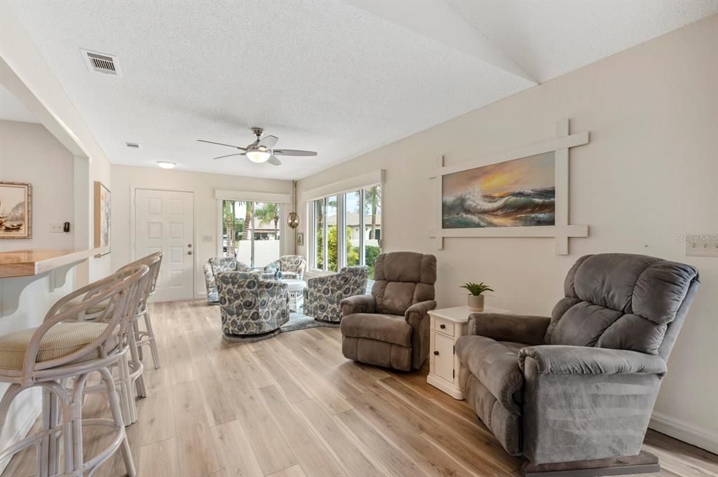 Recently Sold: $350,000 (2 beds, 2 baths, 1510 Square Feet)