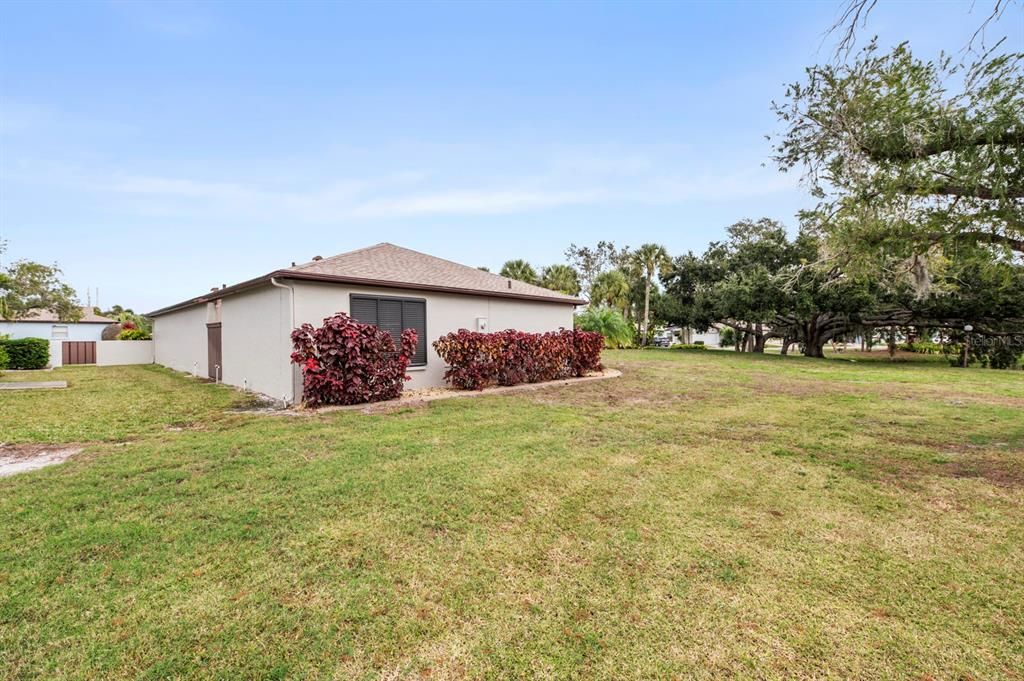 Active With Contract: $350,000 (2 beds, 2 baths, 1510 Square Feet)