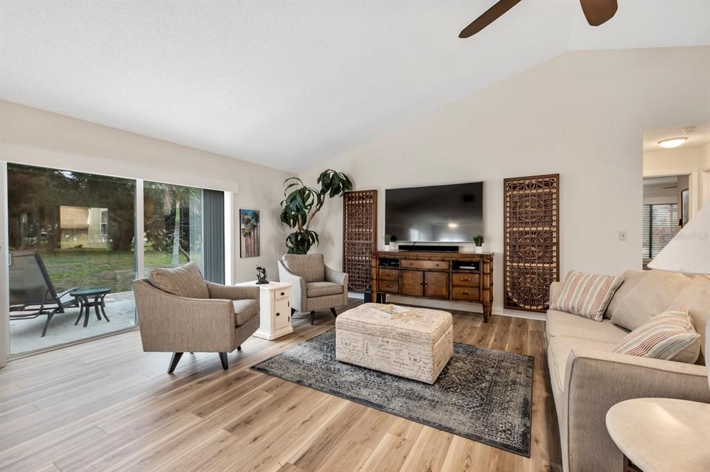 Recently Sold: $350,000 (2 beds, 2 baths, 1510 Square Feet)