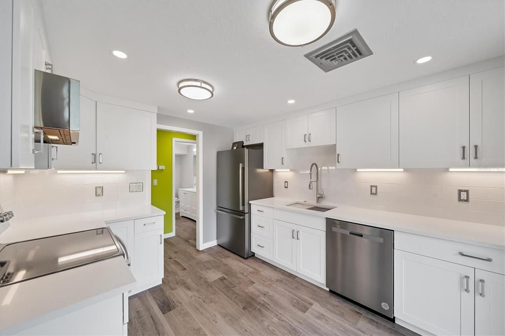 Active With Contract: $1,090,000 (2 beds, 2 baths, 1342 Square Feet)