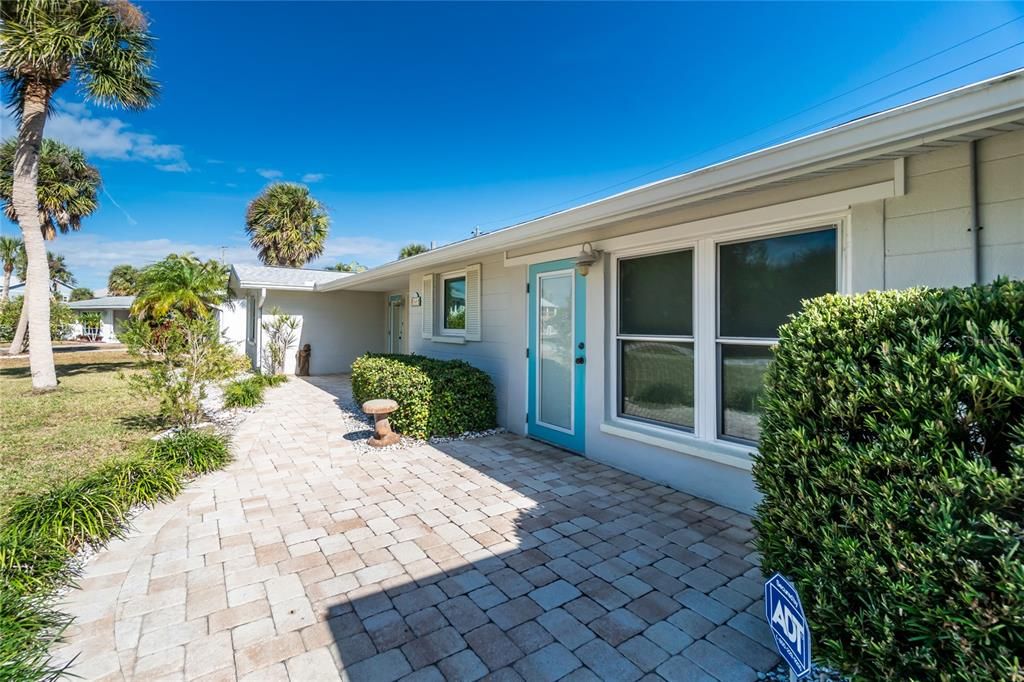 Recently Sold: $699,000 (2 beds, 2 baths, 1322 Square Feet)
