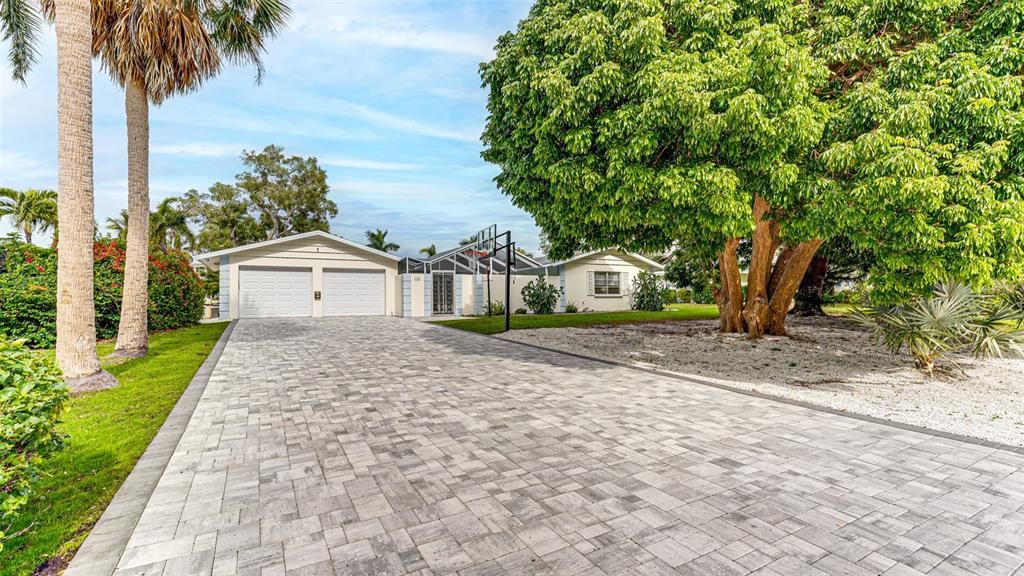Recently Sold: $1,599,000 (3 beds, 2 baths, 1863 Square Feet)