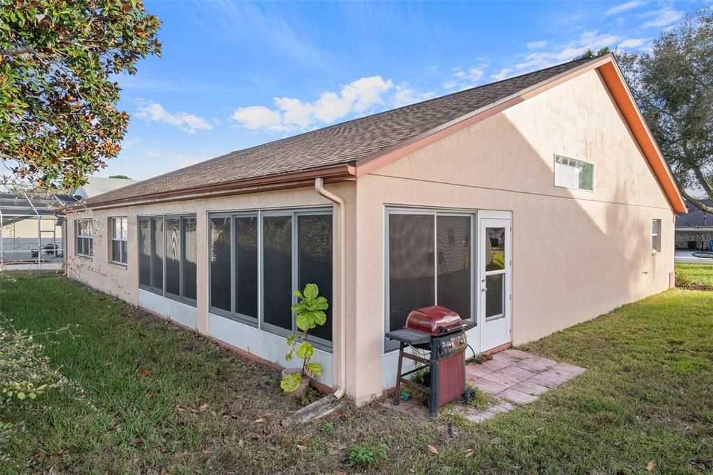 Recently Sold: $330,000 (3 beds, 2 baths, 1986 Square Feet)