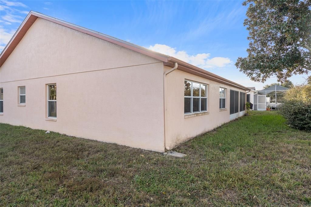 Recently Sold: $330,000 (3 beds, 2 baths, 1986 Square Feet)