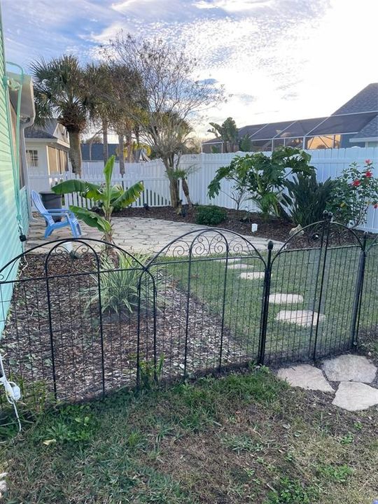 Fenced for furbaby & privacy