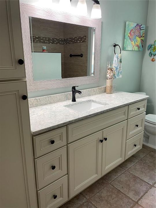 Owners suite Bathroom w/upgraded cabinets