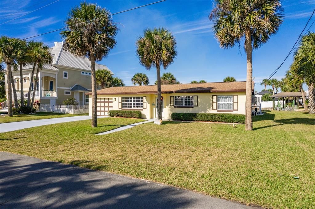 Recently Sold: $595,000 (3 beds, 2 baths, 1452 Square Feet)