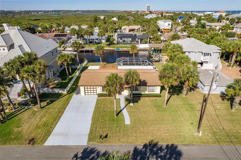 Recently Sold: $595,000 (3 beds, 2 baths, 1452 Square Feet)