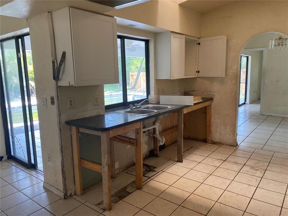 Vendido Recientemente: $200,000 (3 camas, 2 baños, 2166 Pies cuadrados)