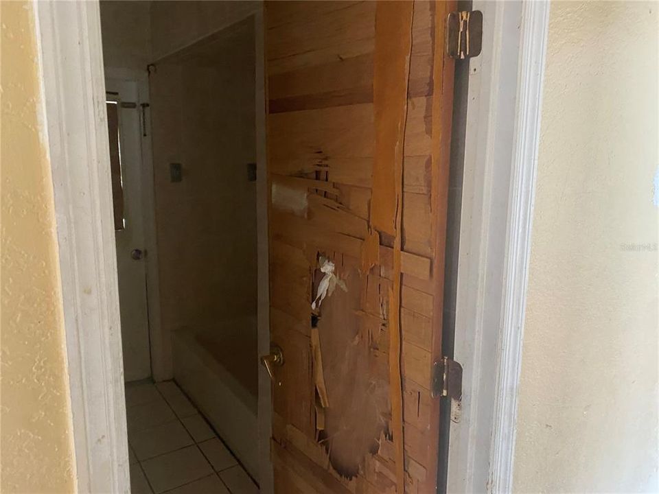 Vendido Recientemente: $200,000 (3 camas, 2 baños, 2166 Pies cuadrados)