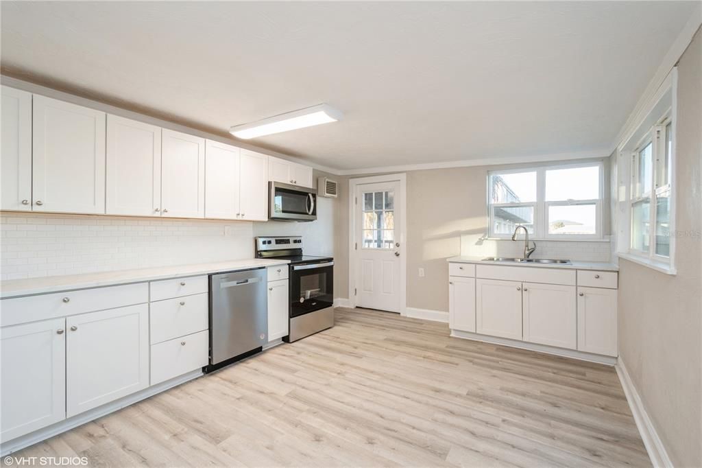 For Sale: $280,000 (2 beds, 2 baths, 1280 Square Feet)