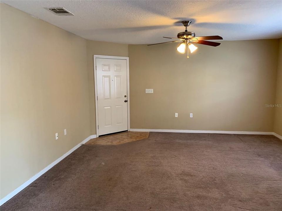 For Sale: $160,000 (2 beds, 2 baths, 951 Square Feet)
