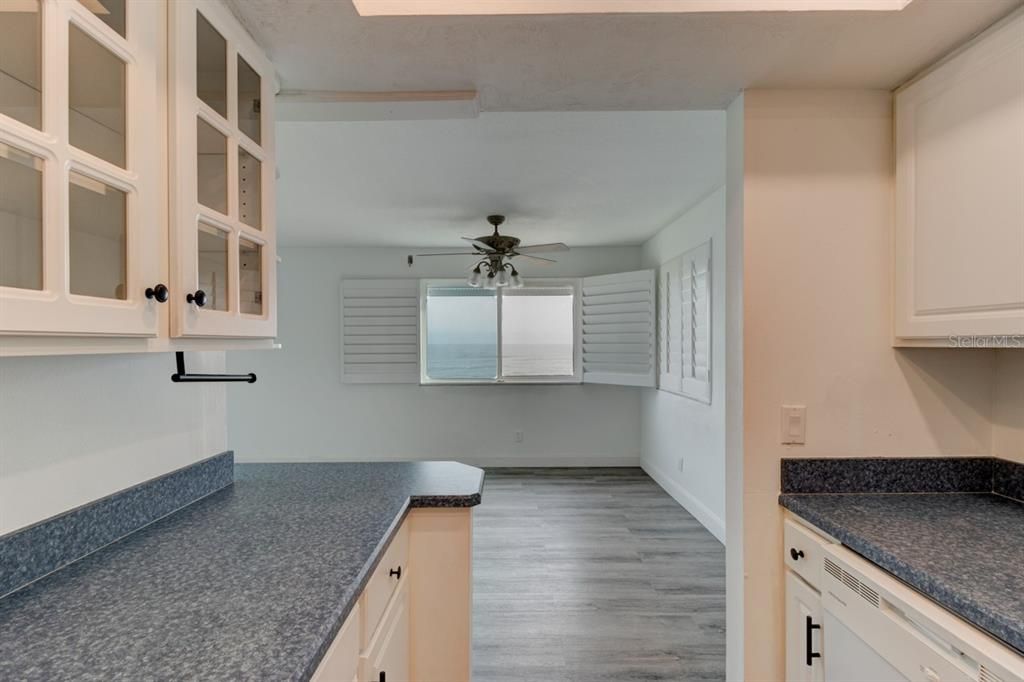 For Sale: $425,000 (2 beds, 2 baths, 1107 Square Feet)