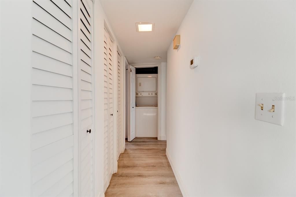 For Sale: $425,000 (2 beds, 2 baths, 1107 Square Feet)