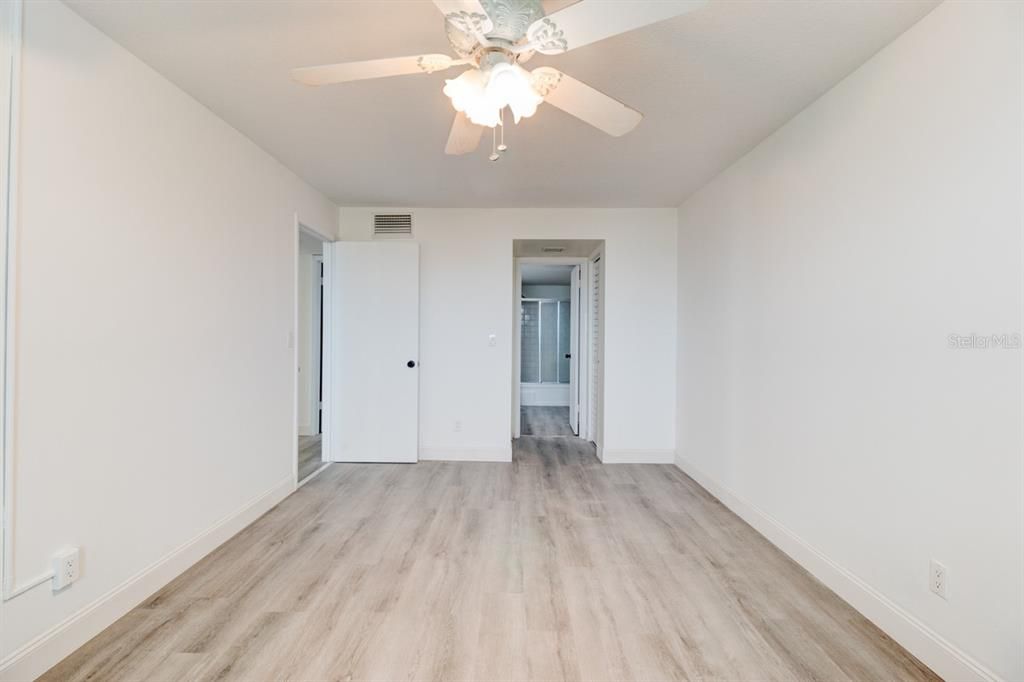 For Sale: $425,000 (2 beds, 2 baths, 1107 Square Feet)