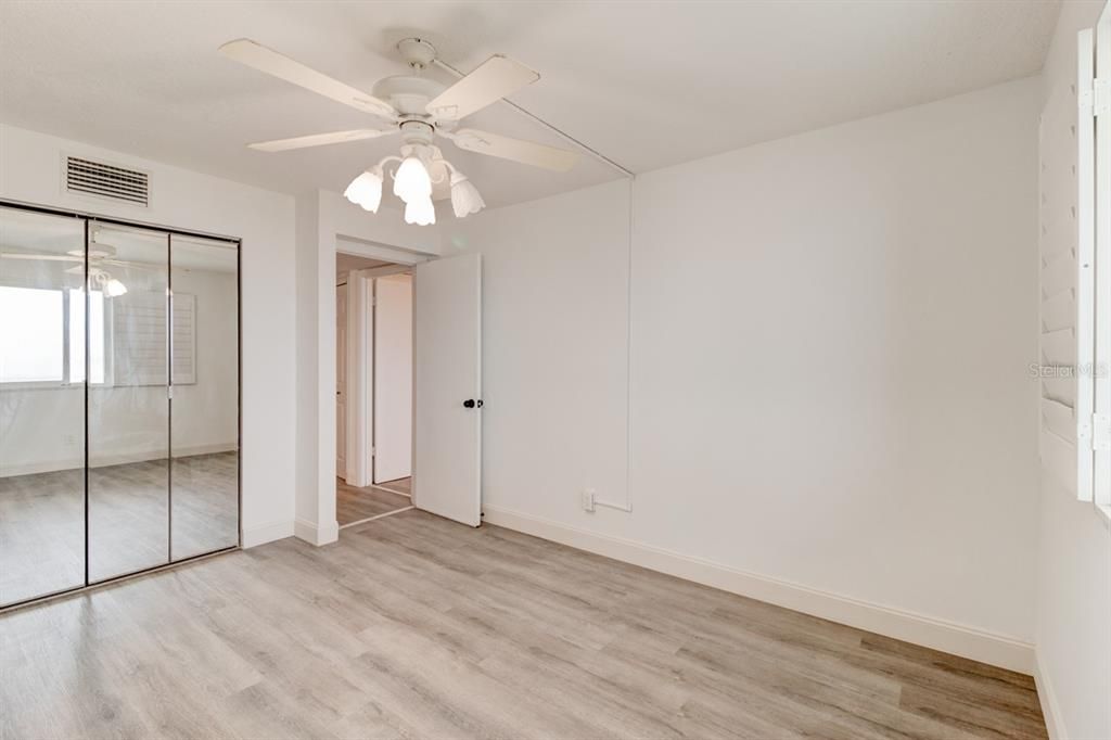 For Sale: $425,000 (2 beds, 2 baths, 1107 Square Feet)