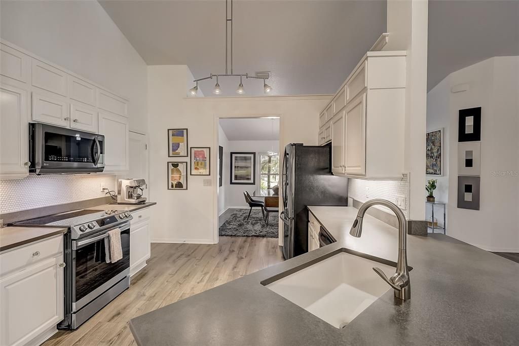 Active With Contract: $487,950 (4 beds, 2 baths, 2163 Square Feet)