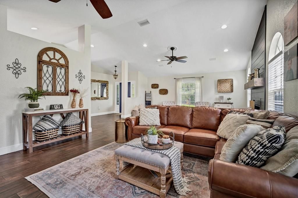 Recently Sold: $630,000 (3 beds, 2 baths, 2400 Square Feet)