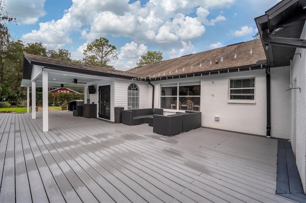 Recently Sold: $630,000 (3 beds, 2 baths, 2400 Square Feet)