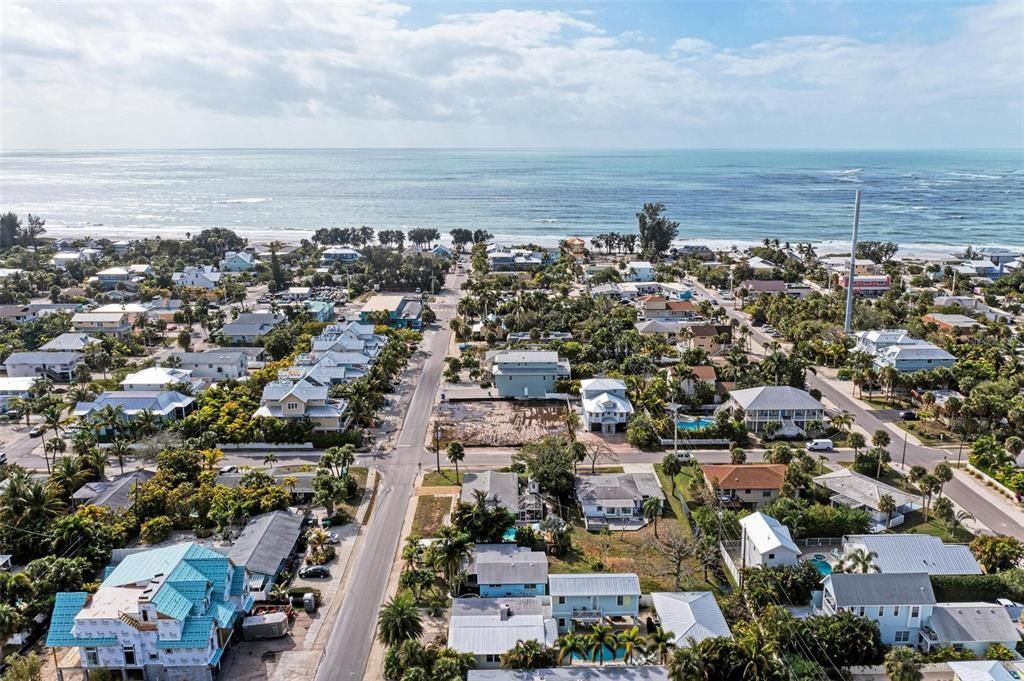 Active With Contract: $1,650,000 (2 beds, 1 baths, 1064 Square Feet)