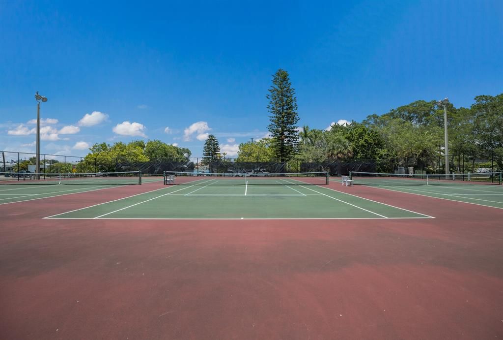 Island community tennis