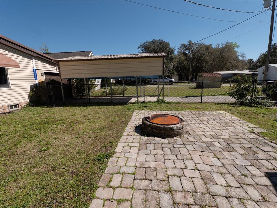 Firepit area with Pavers