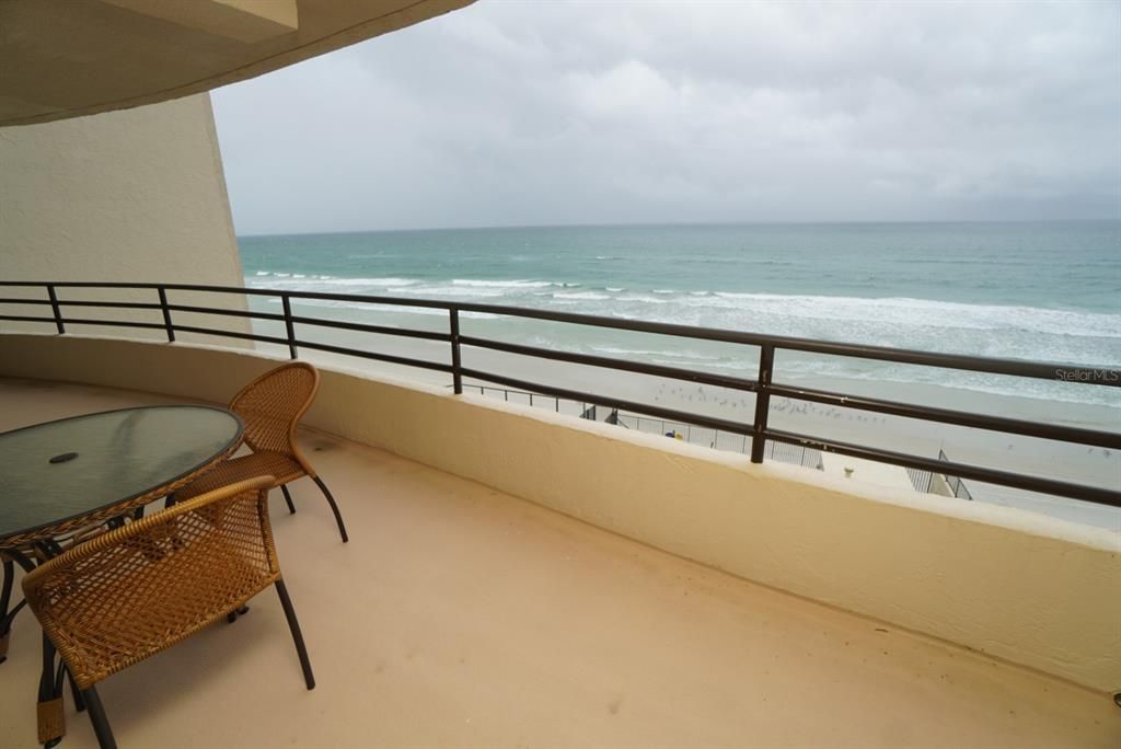 Active With Contract: $2,500 (2 beds, 2 baths, 1347 Square Feet)