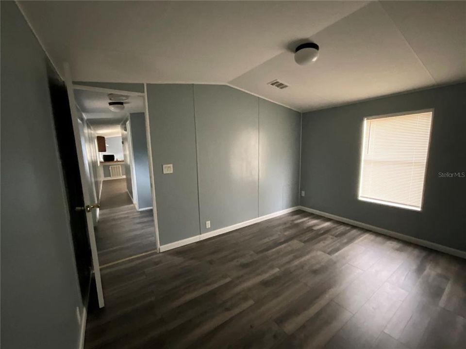 For Sale: $122,999 (2 beds, 1 baths, 672 Square Feet)