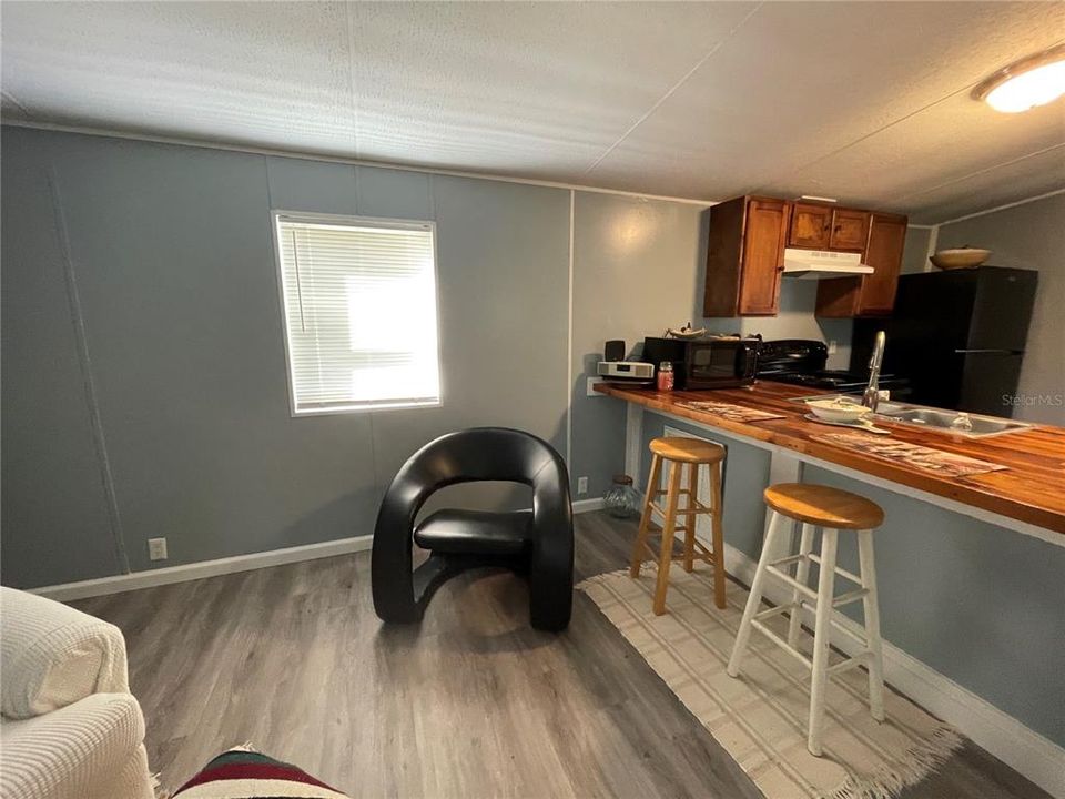 For Sale: $119,000 (2 beds, 1 baths, 672 Square Feet)