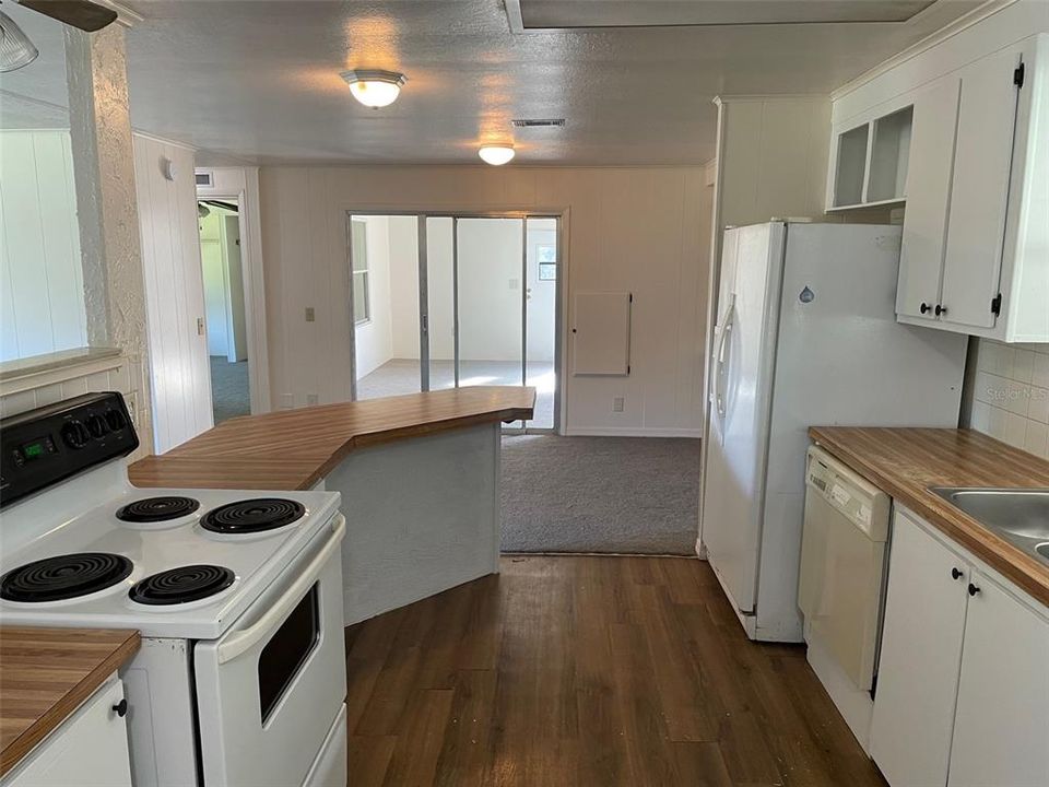 Recently Rented: $1,495 (3 beds, 2 baths, 1400 Square Feet)