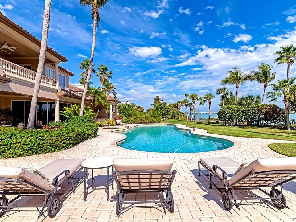 For Sale: $10,500,000 (5 beds, 6 baths, 7170 Square Feet)