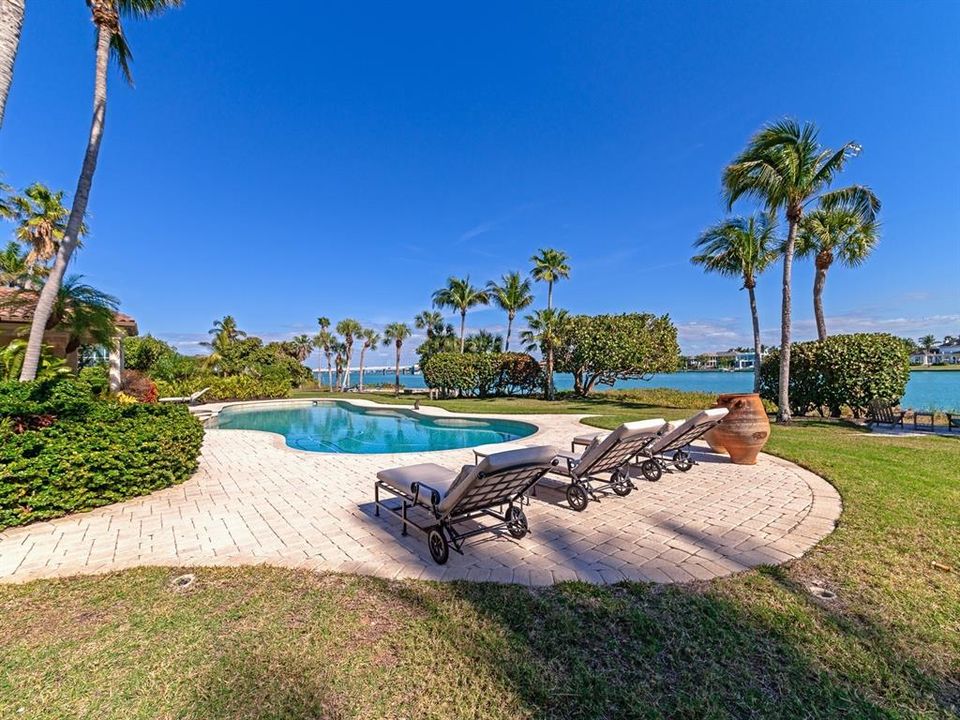 For Sale: $10,500,000 (5 beds, 6 baths, 7170 Square Feet)