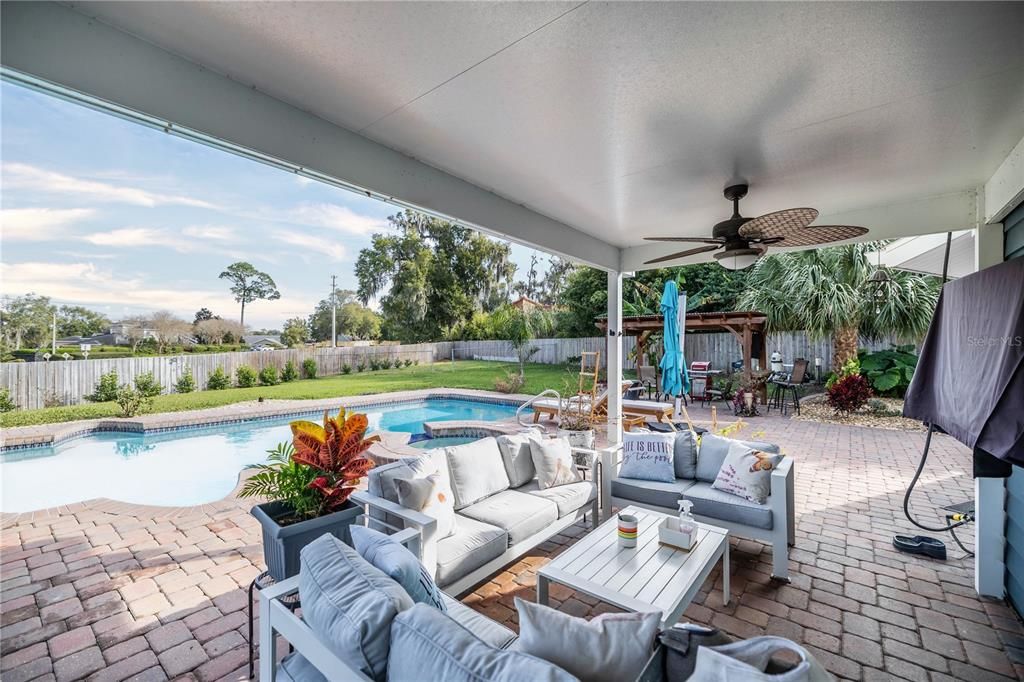 Recently Sold: $668,000 (5 beds, 3 baths, 2700 Square Feet)