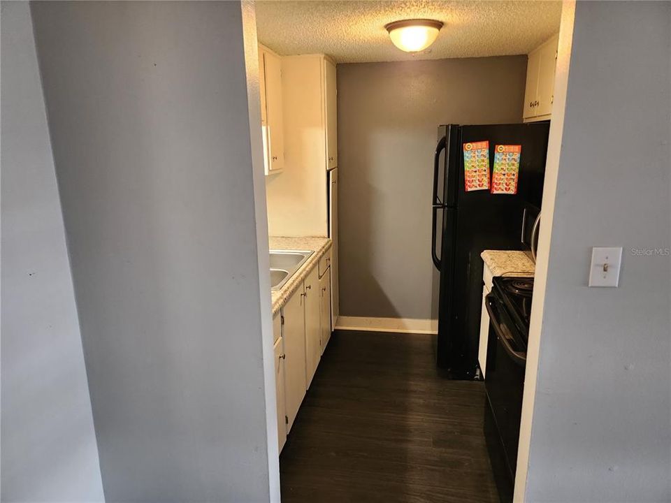 Active With Contract: $107,900 (1 beds, 1 baths, 555 Square Feet)