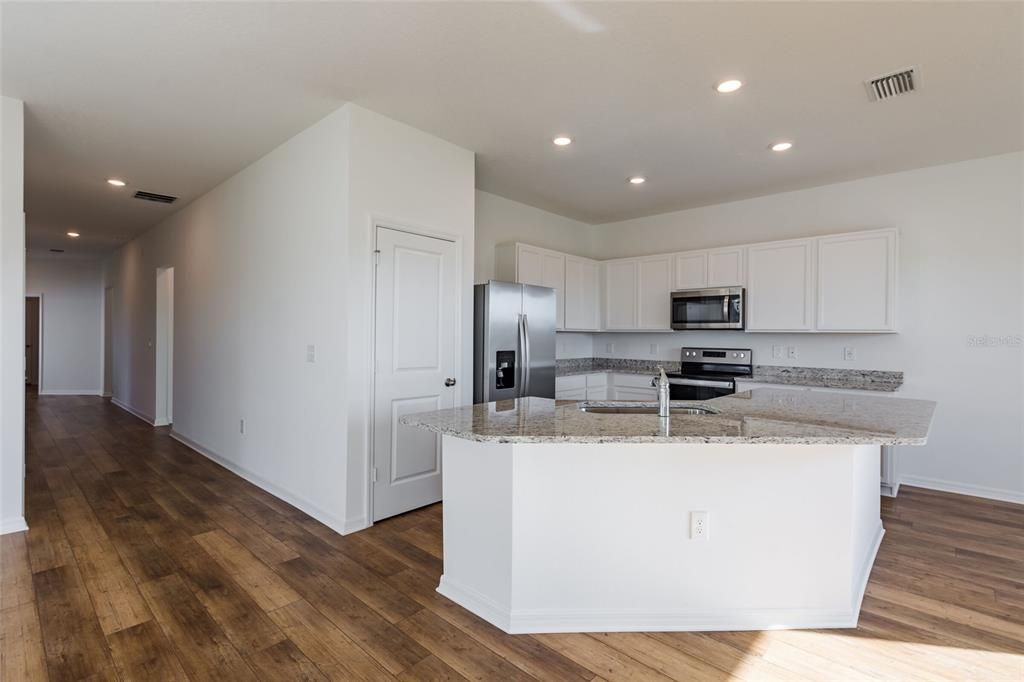For Sale: $356,900 (3 beds, 2 baths, 1734 Square Feet)
