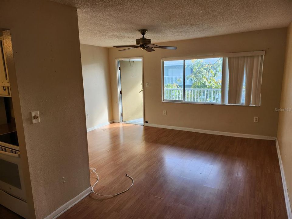 Recently Sold: $107,900 (1 beds, 1 baths, 555 Square Feet)