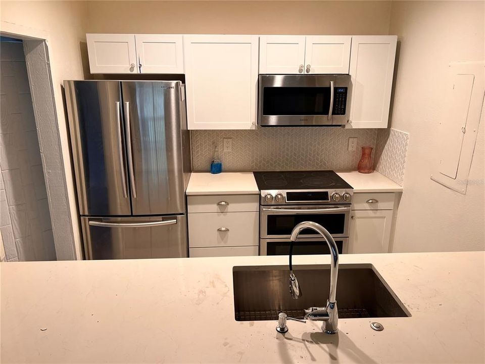 For Sale: $173,800 (2 beds, 2 baths, 1123 Square Feet)