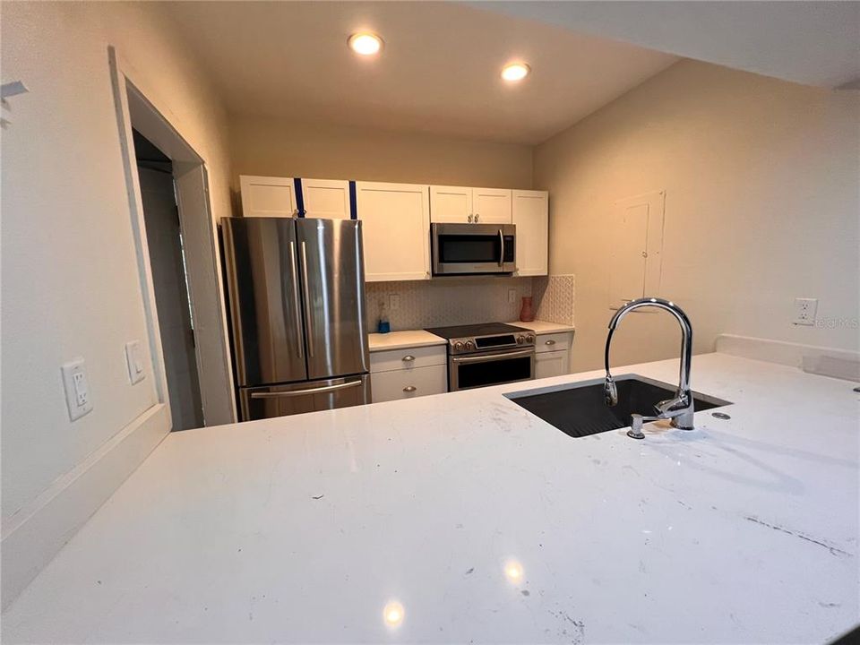 For Sale: $173,800 (2 beds, 2 baths, 1123 Square Feet)