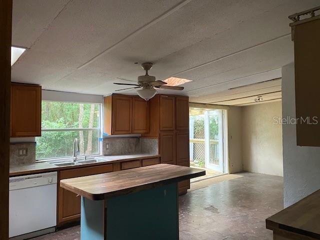 For Sale: $99,000 (4 beds, 2 baths, 1904 Square Feet)