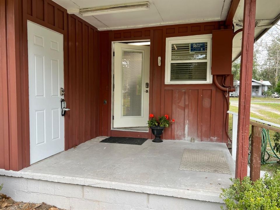 For Sale: $295,000 (3 beds, 1 baths, 1176 Square Feet)