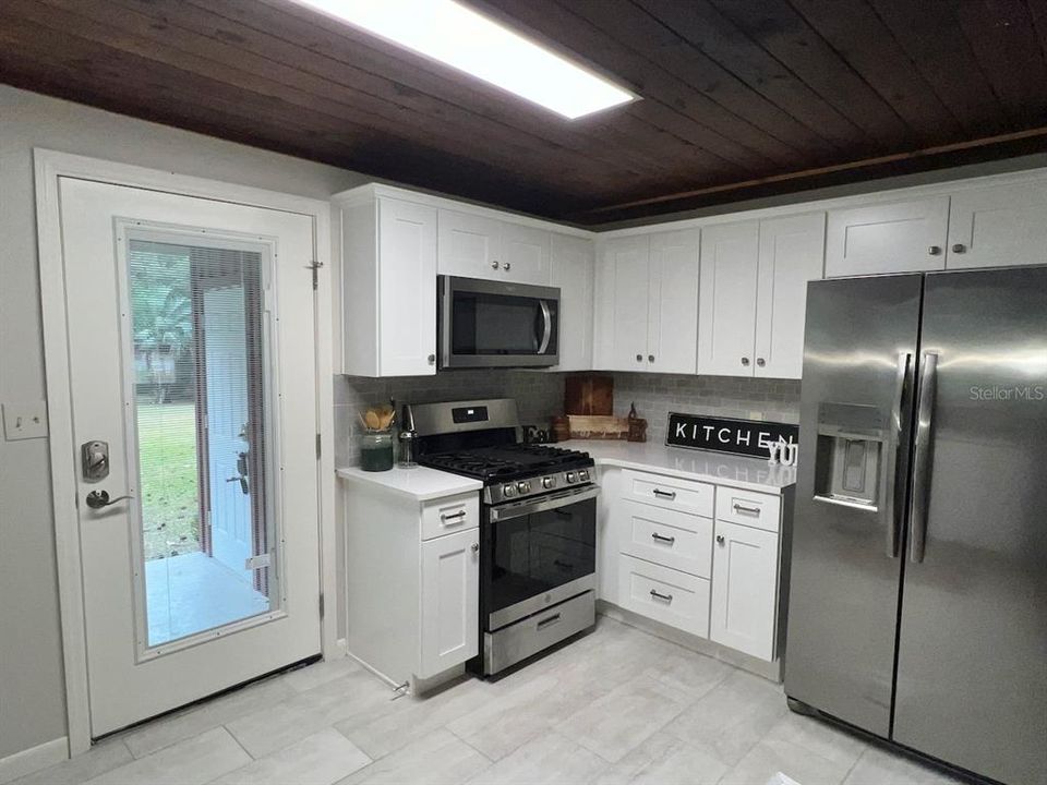 For Sale: $295,000 (3 beds, 1 baths, 1176 Square Feet)