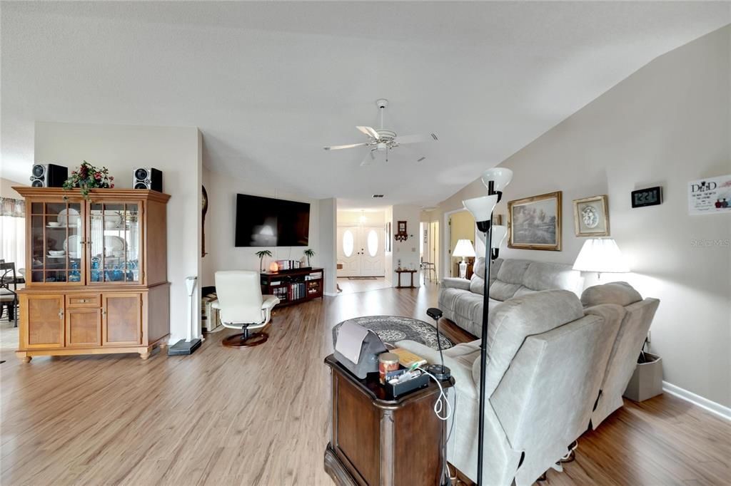 Recently Sold: $310,000 (3 beds, 2 baths, 1911 Square Feet)