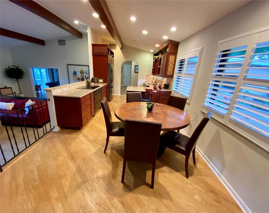 出租: $5,500 (4 贝兹, 3 浴室, 2907 平方英尺)