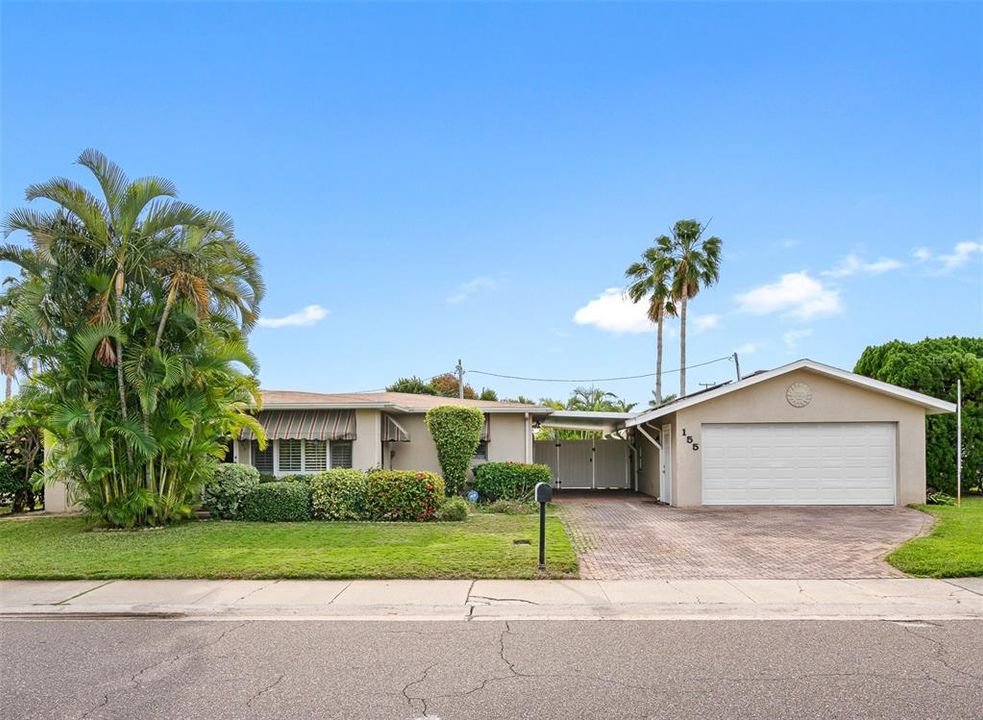 Recently Sold: $895,000 (3 beds, 2 baths, 1616 Square Feet)