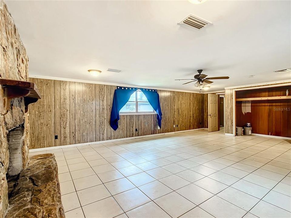 Active With Contract: $179,900 (3 beds, 1 baths, 1428 Square Feet)