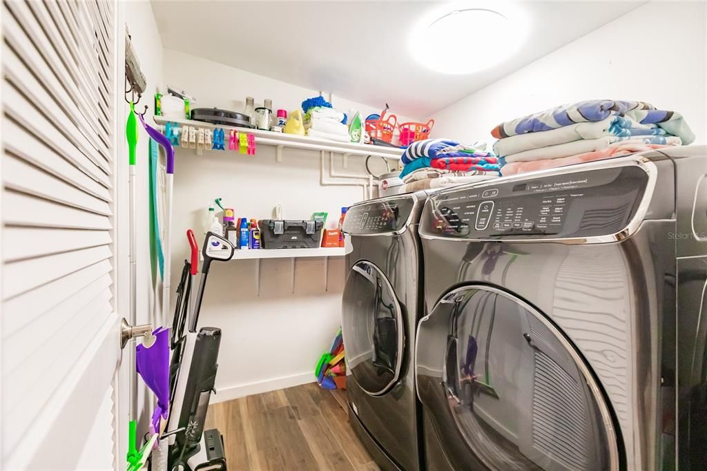 Laundry with extra-large washer and dryer - 6 x 7