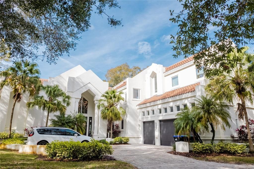 Active With Contract: $3,400,000 (7 beds, 6 baths, 6933 Square Feet)