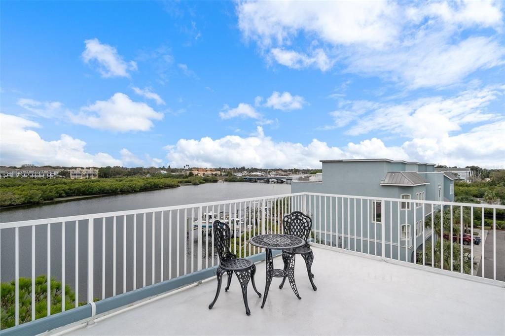 Roof top PERFECT for sunsets and entertaining