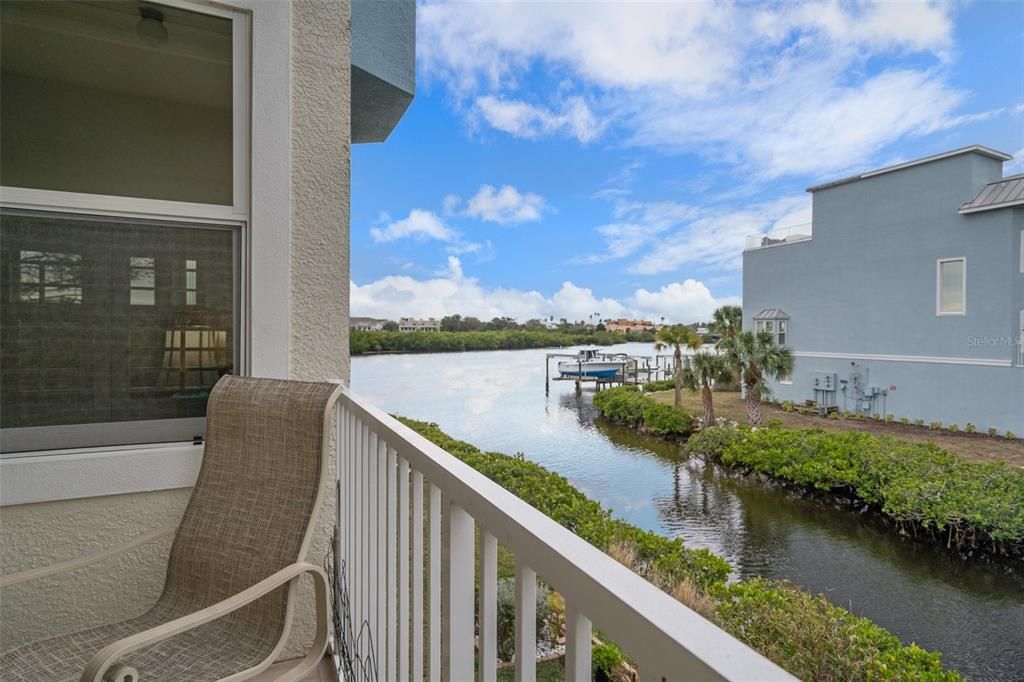 Balcony off of dining room