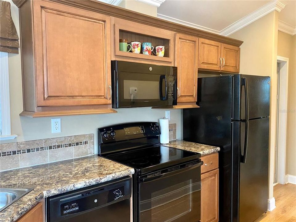 Active With Contract: $179,000 (1 beds, 1 baths, 472 Square Feet)